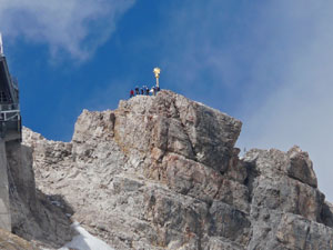 Zugspitzgipfel mit Gipfelkreuz